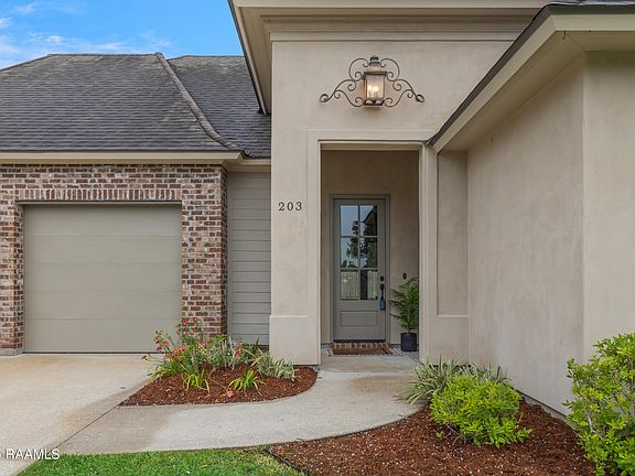 3rd image of 203 Sanctuary Ln