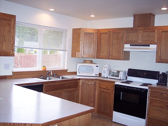 4th image of 8575 Covina Loop NE