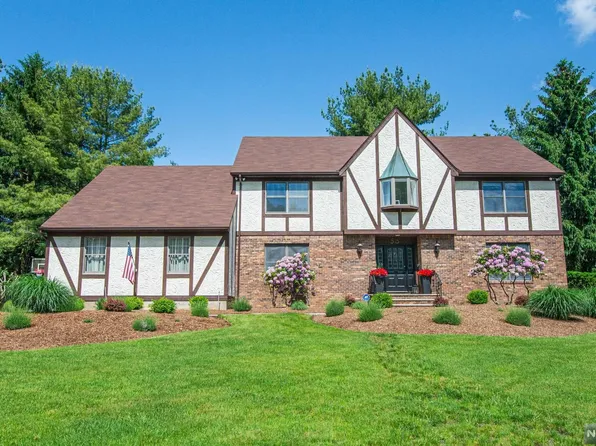 515 Long Dr, Wyckoff, NJ 07481