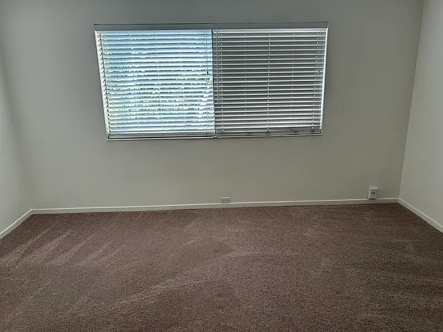 702 Woodside Ln #10 — Photo 8