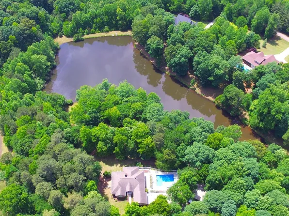 72 Lake Ct, Jefferson, GA 30549