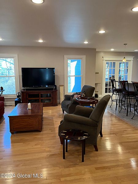 4th image of 615 Top Ridge Drive