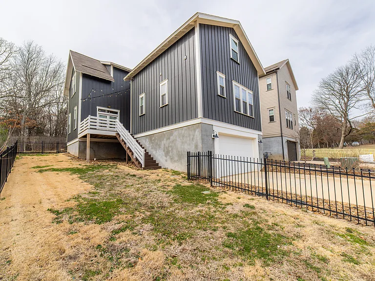 328 N Cross Ave — Photo 56