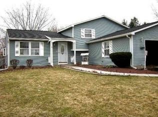 8148 Scotia Ln, Liverpool, NY 13090