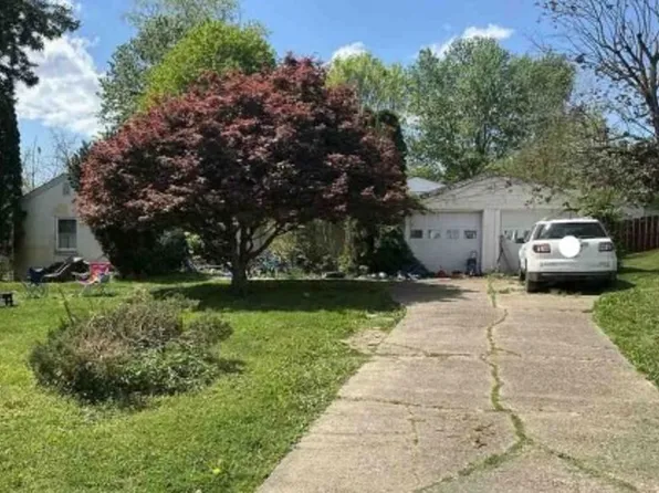 225 Eisenhower Dr, Charleston, WV 25302