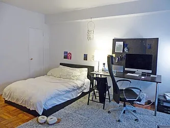 Rented by R New York