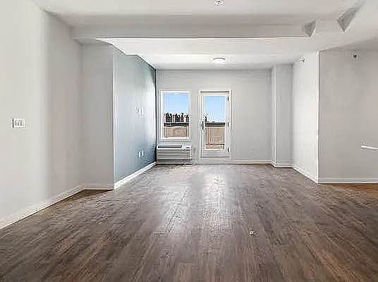 5th image of 2733 E 12th St Penthouse 1
