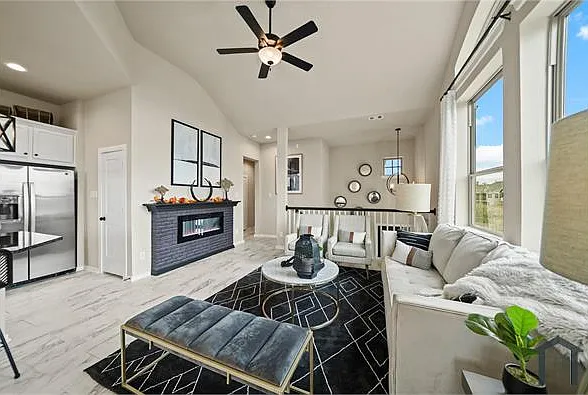 3 bed, 1913 sqft, $2,750 — Photo 4