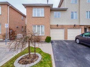 370 Riddell Ct #21, Newmarket, ON L3Y8M8