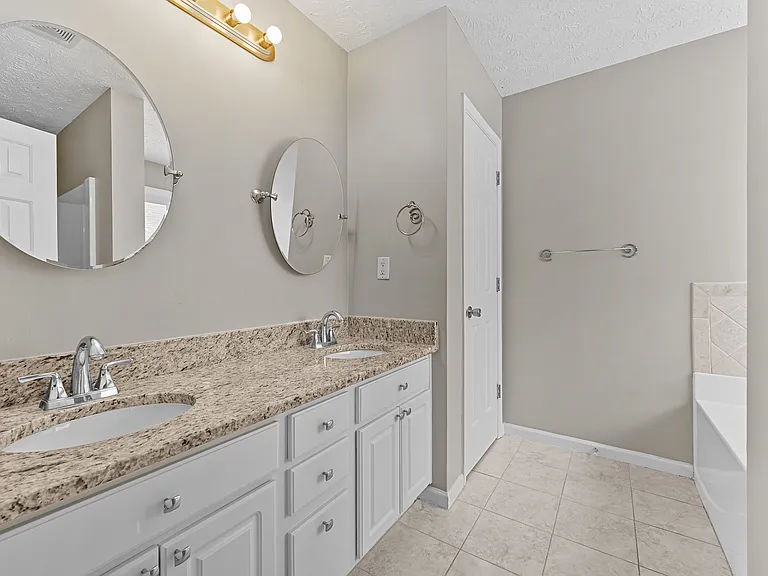 1029 Harbins Pass Dr — Photo 22