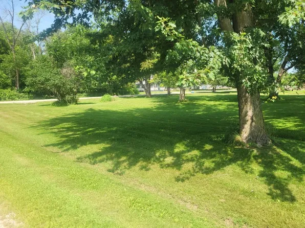 105-107 12th Ave NW, Oelwein, IA 50662