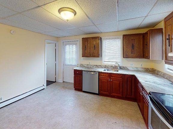 3) 1186-Main-St-Unit-2-Kitchen_04102020