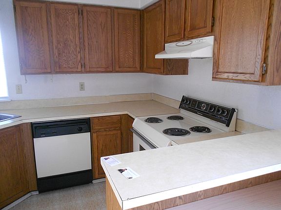 2nd image of 636 Bavarian Ln SE