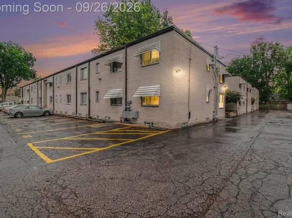 3429 Hillside Dr, Royal Oak, MI 48073