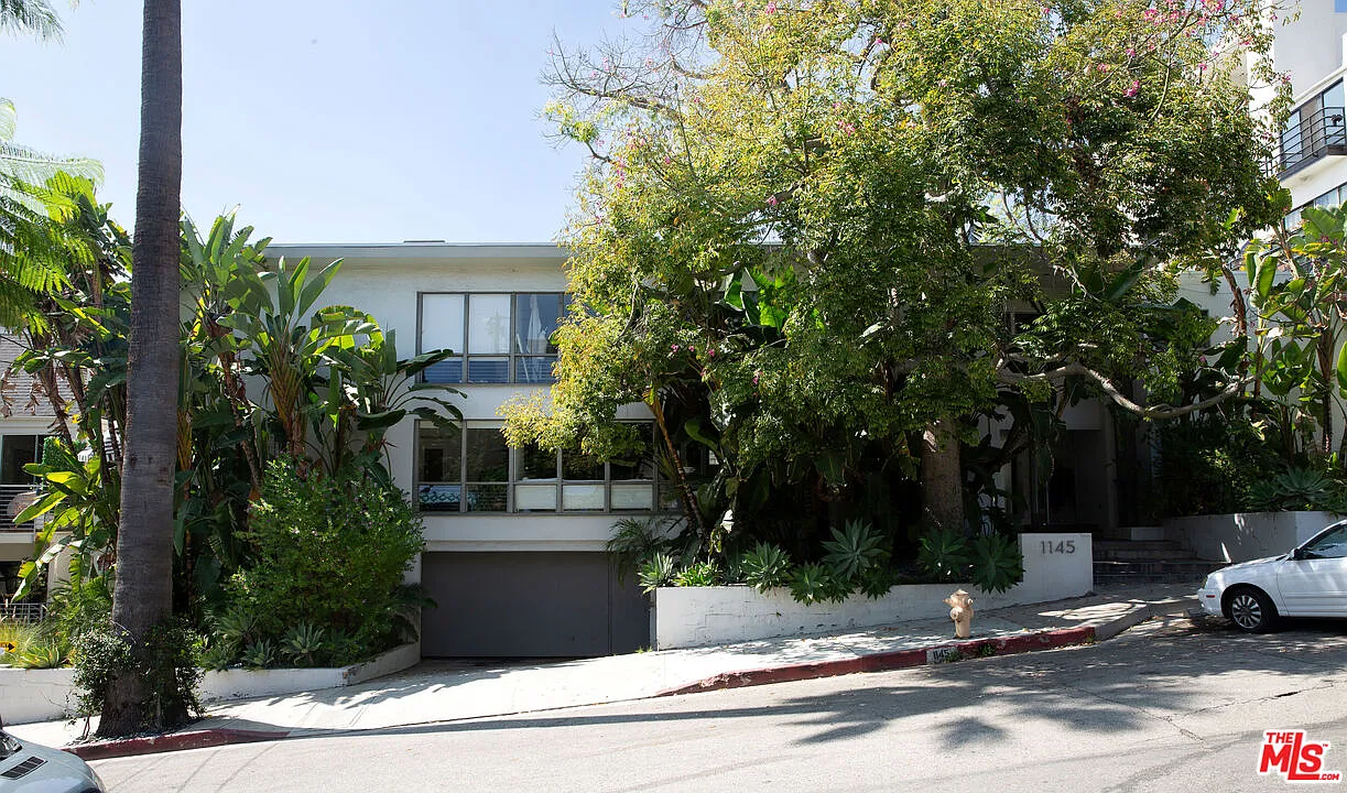 1145 Larrabee St — Photo 1
