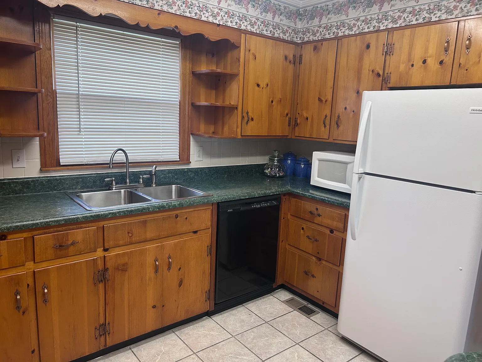 3 bed, 1500 sqft, $2,000 — Photo 2