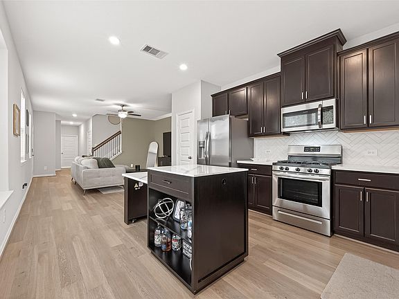 3rd image of 218 Skybranch Ct