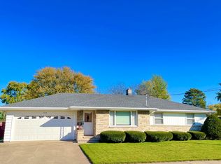 825 John St, Menasha, WI 54952