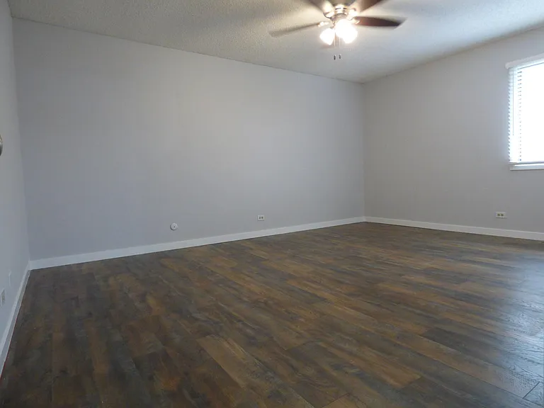 1114 Manchester Ct — Photo 7