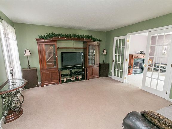 4th image of 210 W Sturbridge Dr
