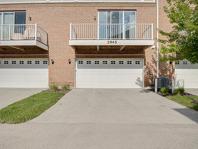 2945 Showplace Dr — Photo 29