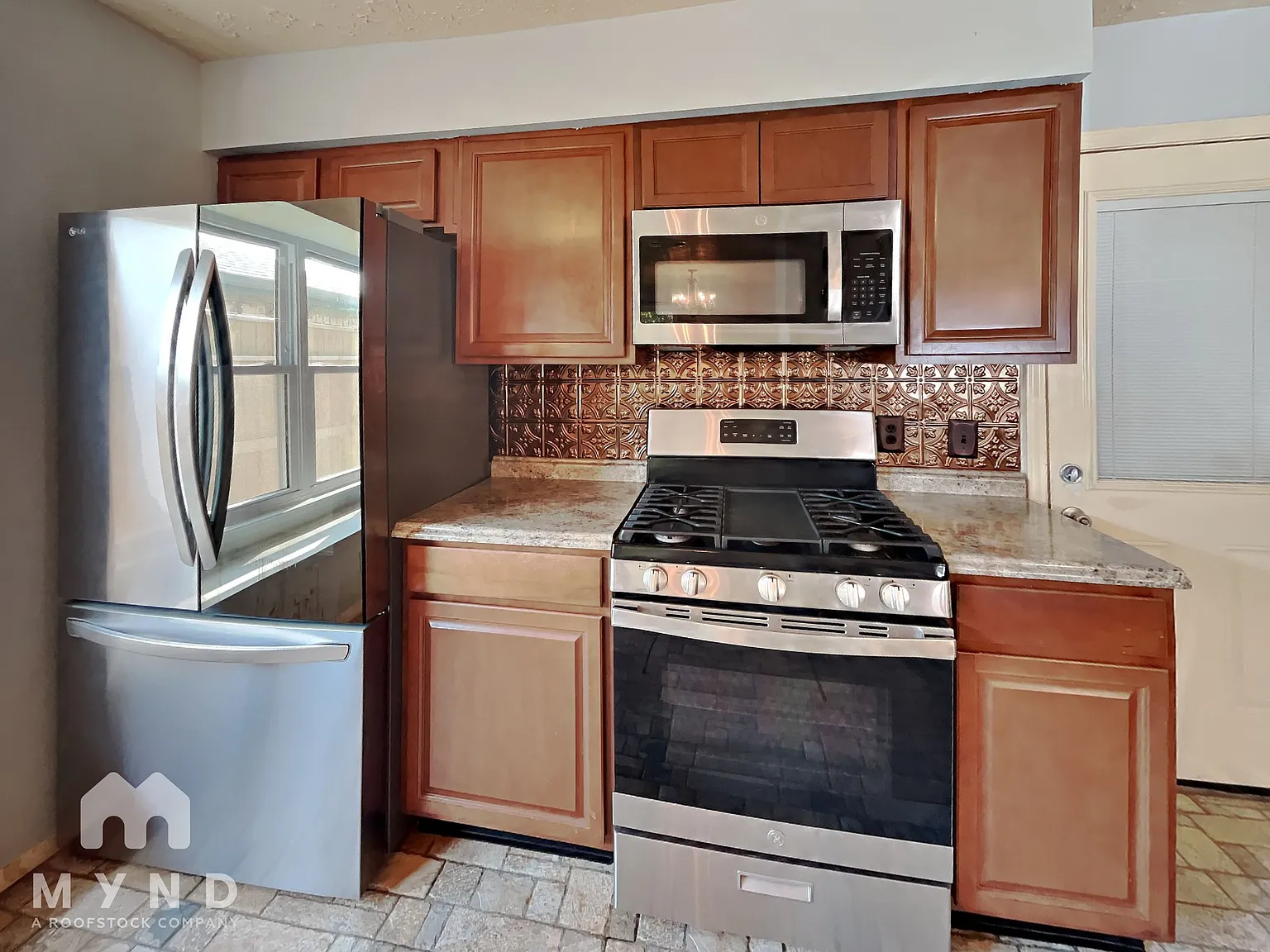 3 bed, 2.0 bath, 1494 sqft, $1,785 — Photo 3