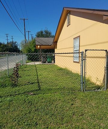 3rd image of 8731 Honora Ave