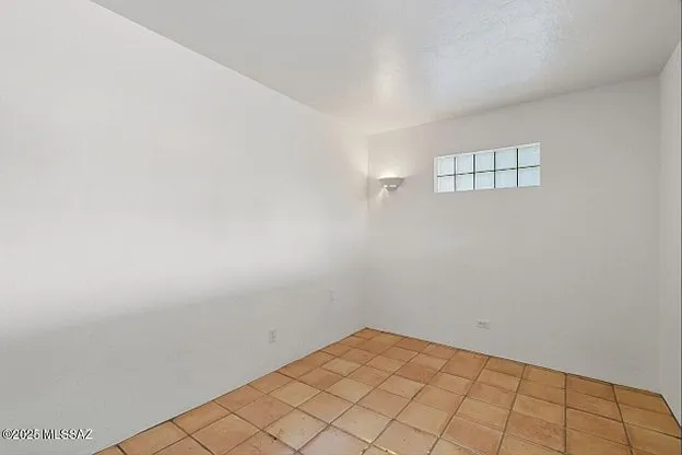 1308 E Spring St — Photo 18