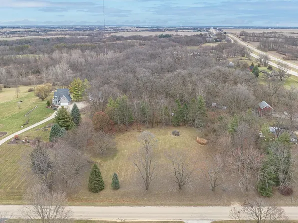 24XX N Jackson St, Pecatonica, IL 61063