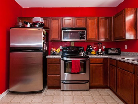 5th image of 410 Westover Pines Dr