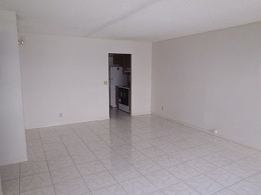 3rd image of 10222 Twin Lakes Dr