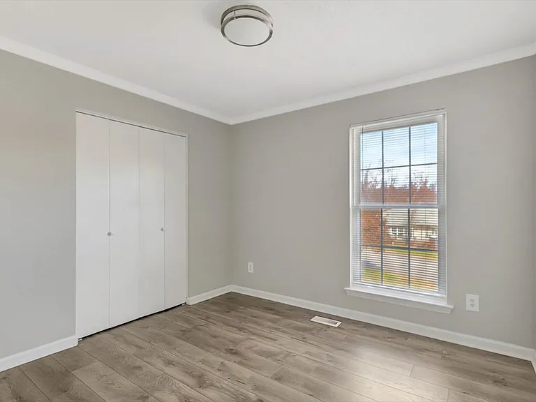 8102 Gladys Ln — Photo 15