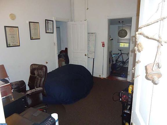 4th image of 5029 Cedar Ave