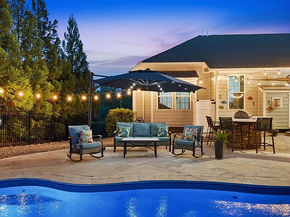 5th image of 377 Farnleigh Dr