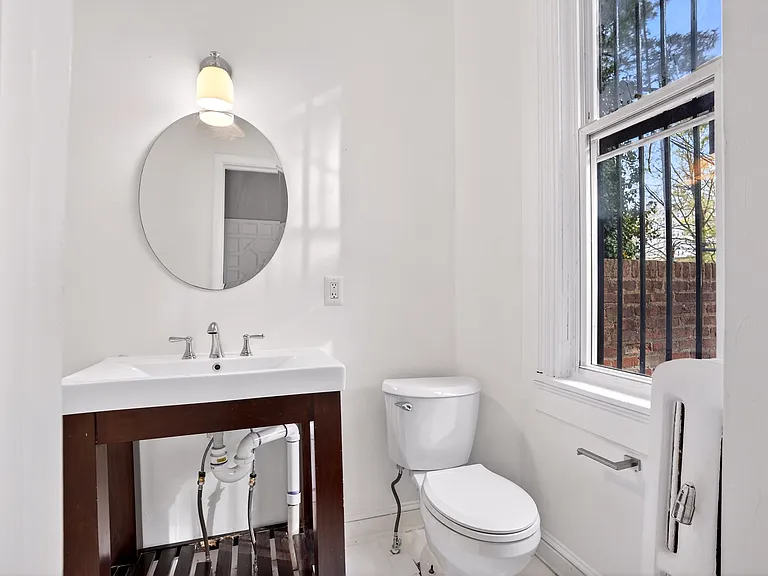 1806 Bolton St #1 — Photo 10