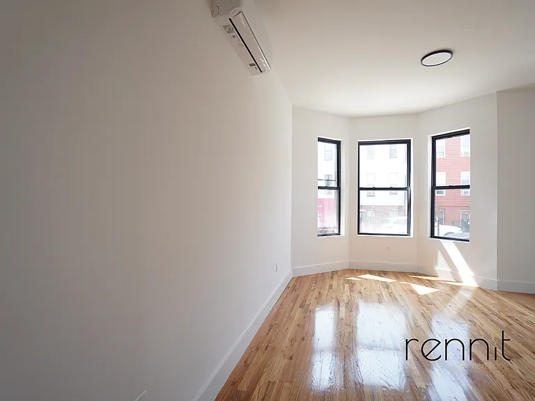 38 Cornelia St #PRIVATE-BACK — Photo 6