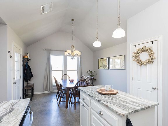3rd image of 38561 Redtail Dr