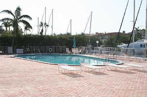 3rd image of 100 Edgewater Dr APT 112