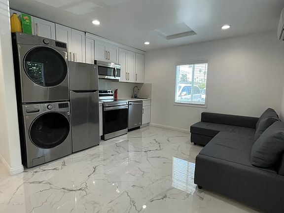 4th image of 1521 W Cerritos Ave