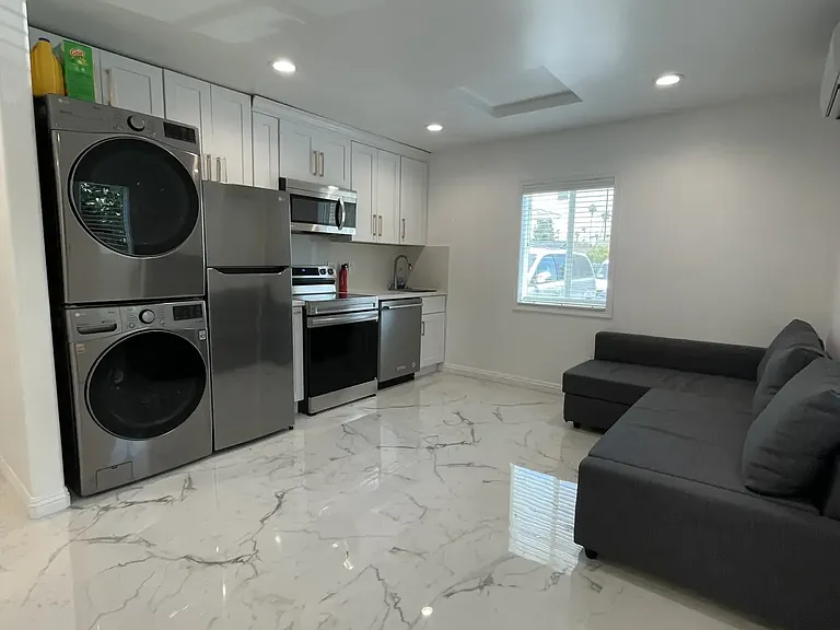 1521 W Cerritos Ave — Photo 4
