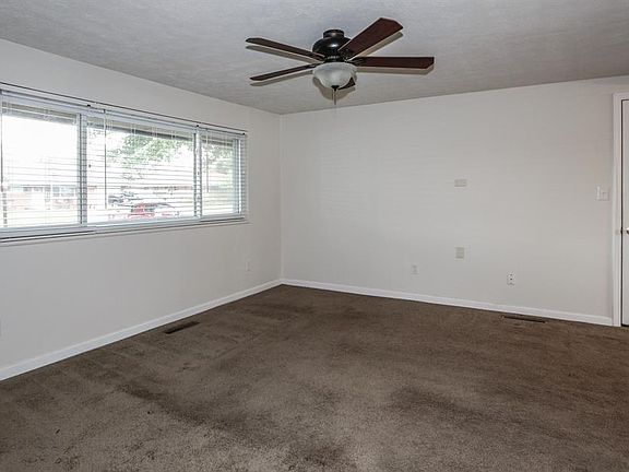 3rd image of 4594 Druid Ln