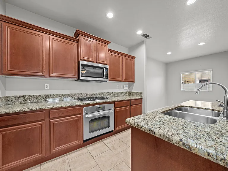 34081 Clovis Way — Photo 13