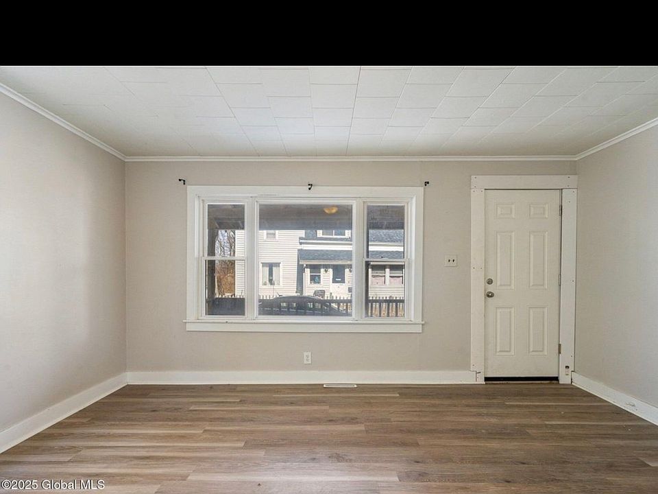 1st image of 17 Burke St APT 1