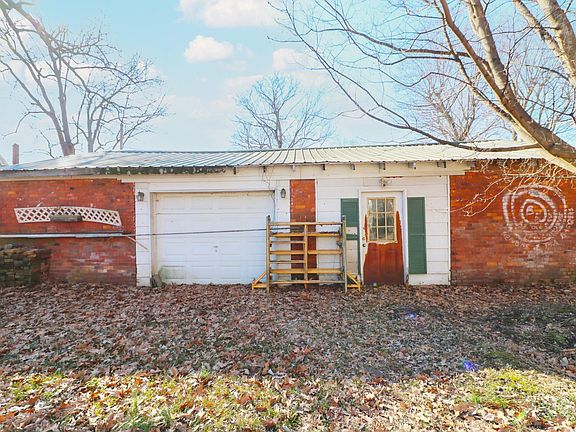 5th image of 217 Fountain Ave