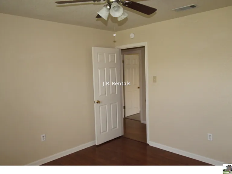 1506 Creek St — Photo 108