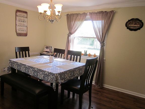5th image of 9913 Elm Circle Dr