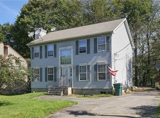 9043 Idlewild Dr, Tobyhanna, PA 18466