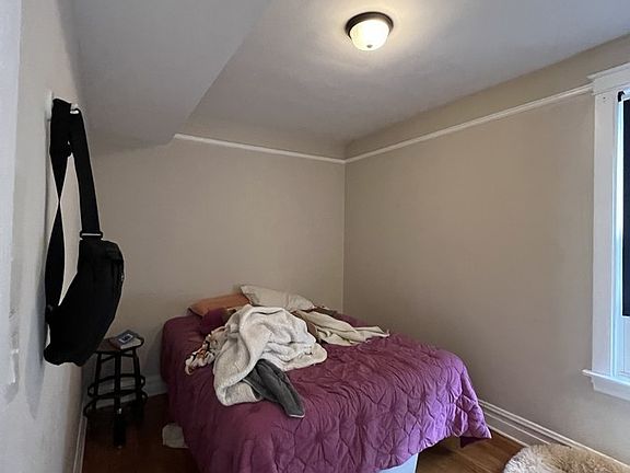 5th image of 4027 N McVicker Ave APT 1