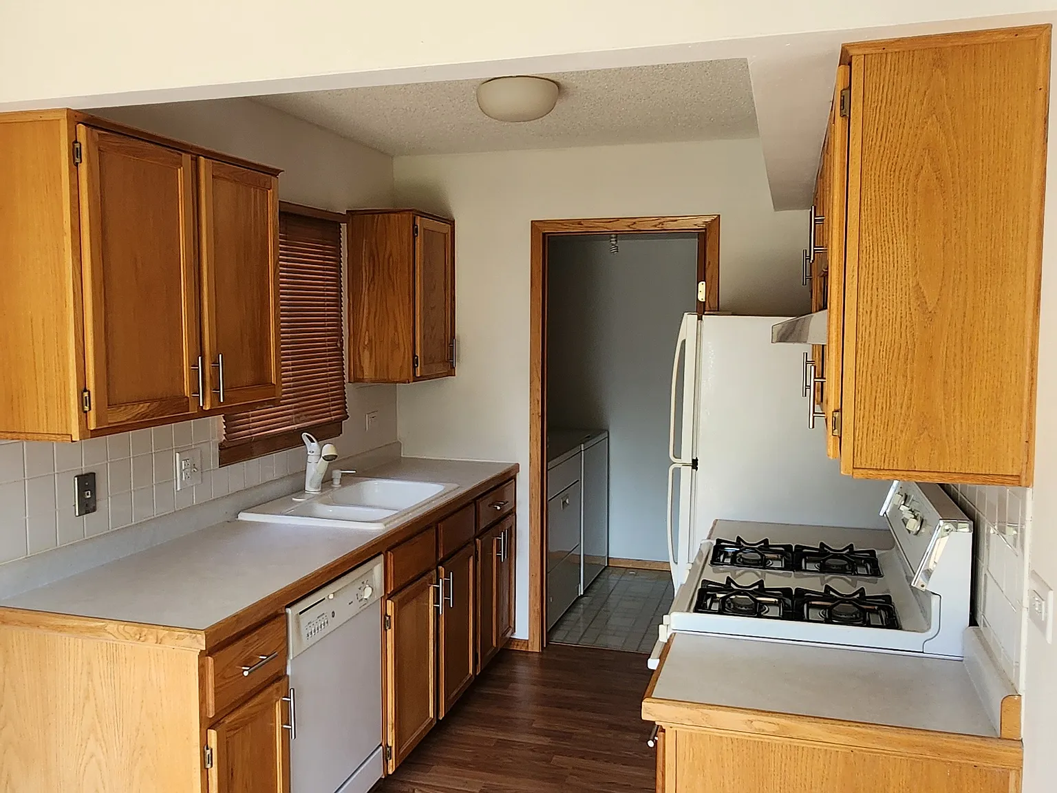 3 bed, 1.5 bath, 1268 sqft, $2,400 — Photo 3