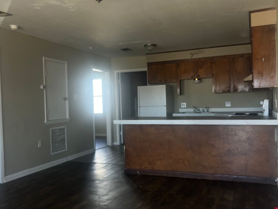 1st image of 49 Hillcrest Dr APT 1